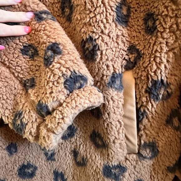 Oversized Faux Fur Pullover - Picture 5 of 7